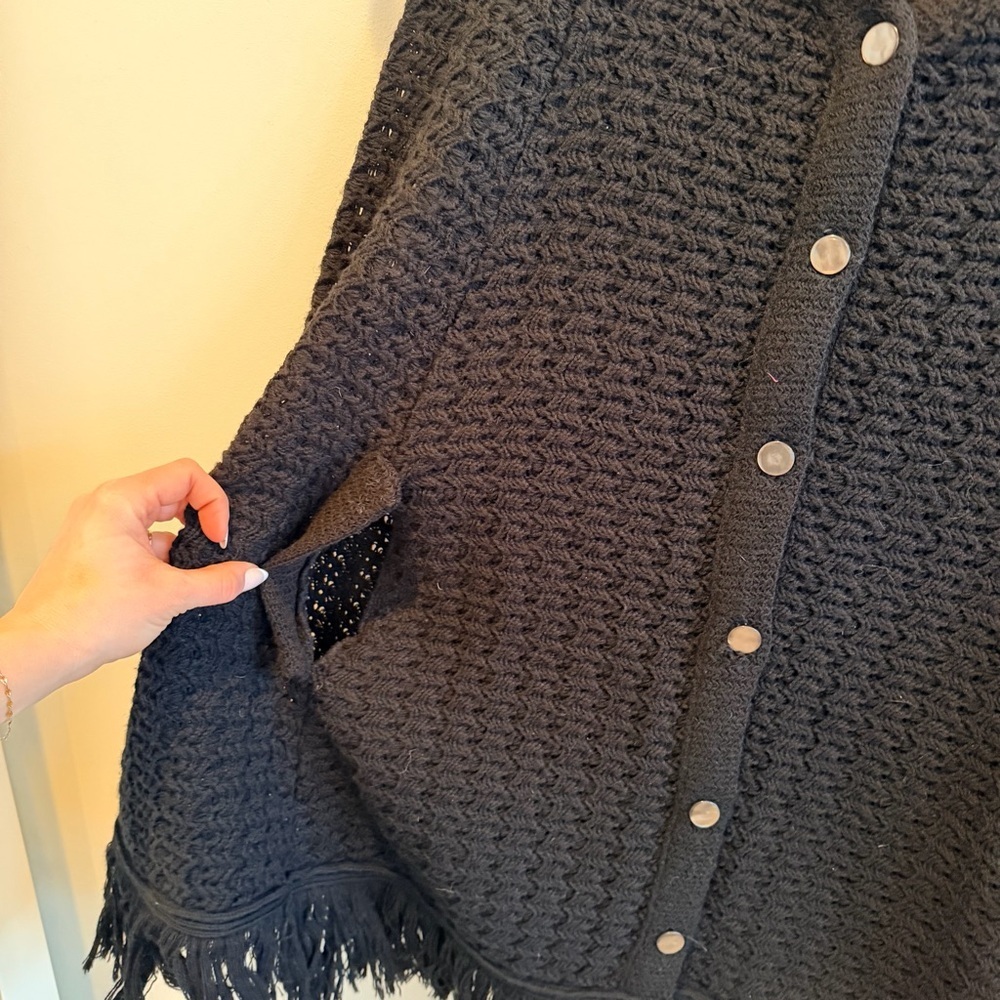 Vintage Bams Knits San Francisco 100%Acrilan Black Fringe Women's Knit Cape Coat - Picture 4 of 7